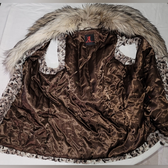 Stunning Adrienne Landau Vest - Picture 6 of 16